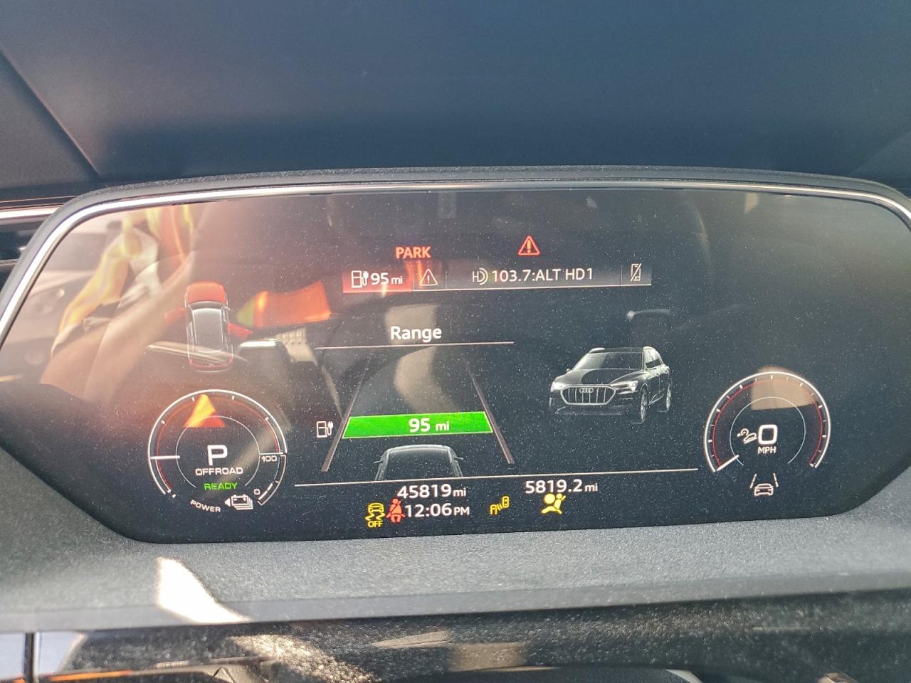 Audi e-tron Premium Image 11