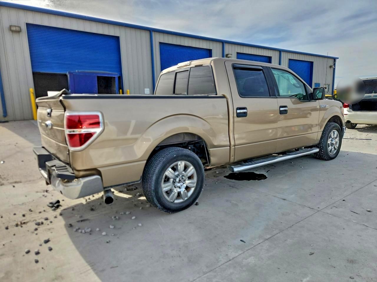Ford F-150 Supercrew Image 8