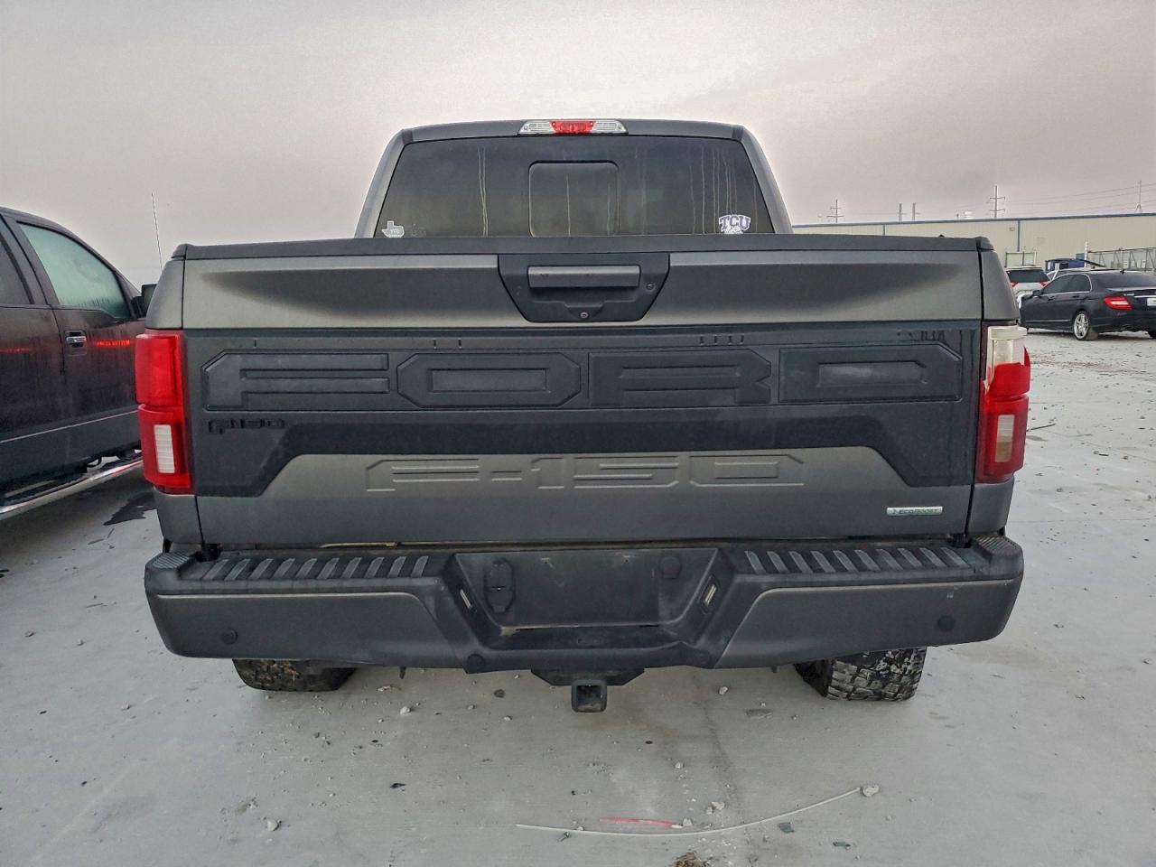 Ford F-150 Supercrew Image 6