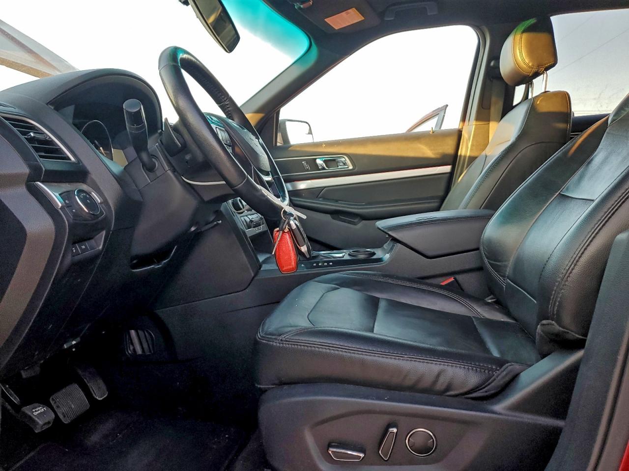 Ford Explorer Xlt Image 6