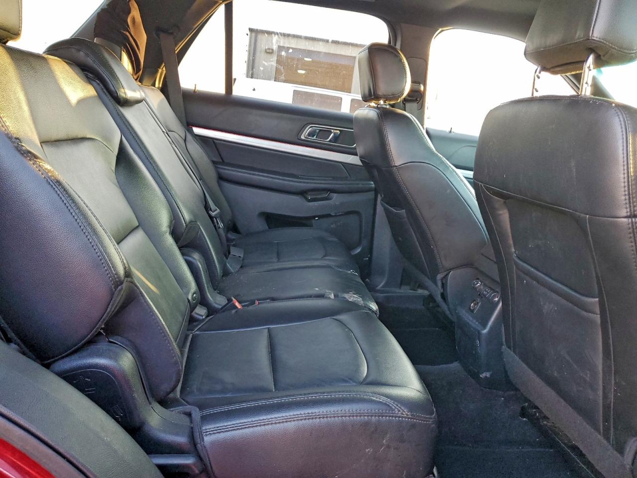 Ford Explorer Xlt Image 8