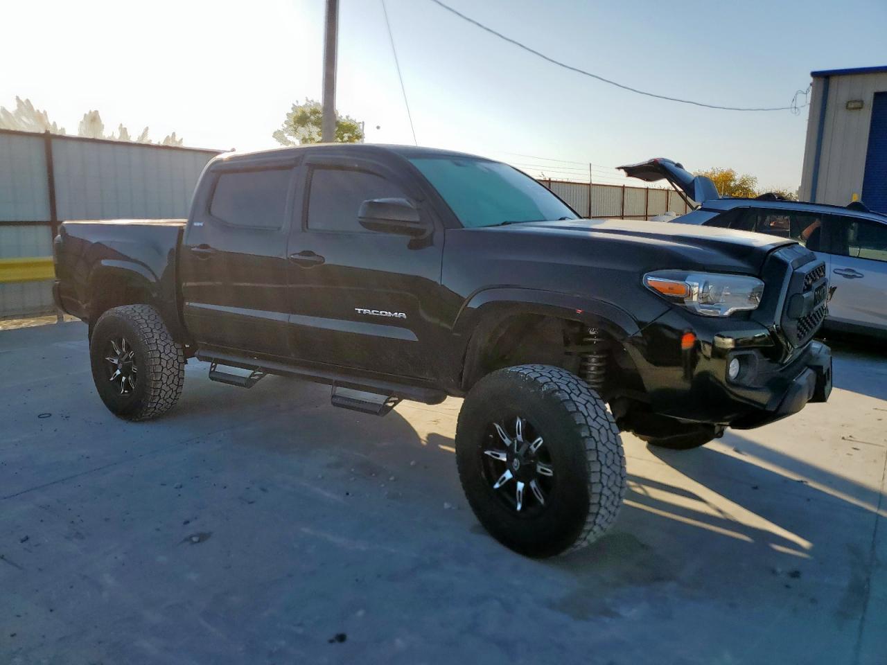 Toyota Tacoma Double Cab Image 2