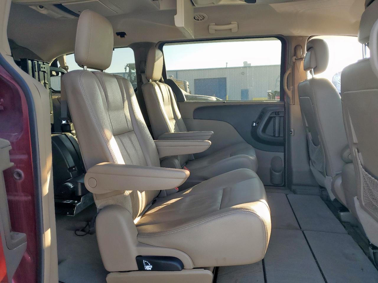 Chrysler Minivan Touring L Image 14