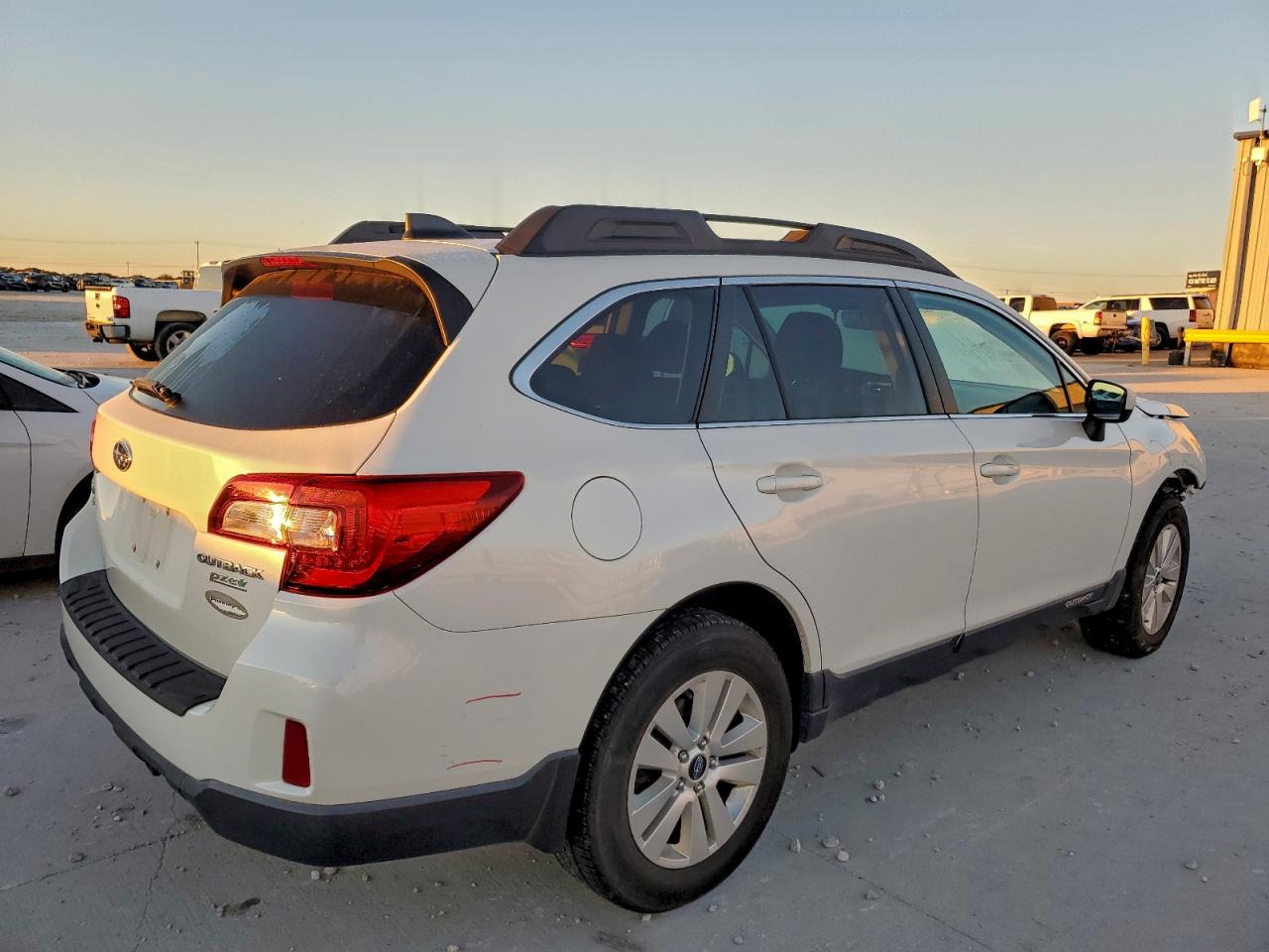 Subaru Outback 2.5i Premium Image 11