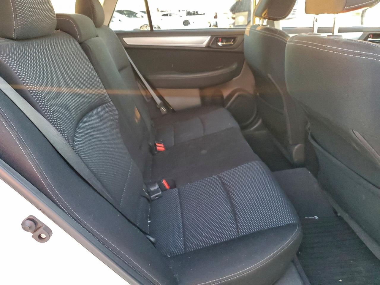 Subaru Outback 2.5i Premium Image 12