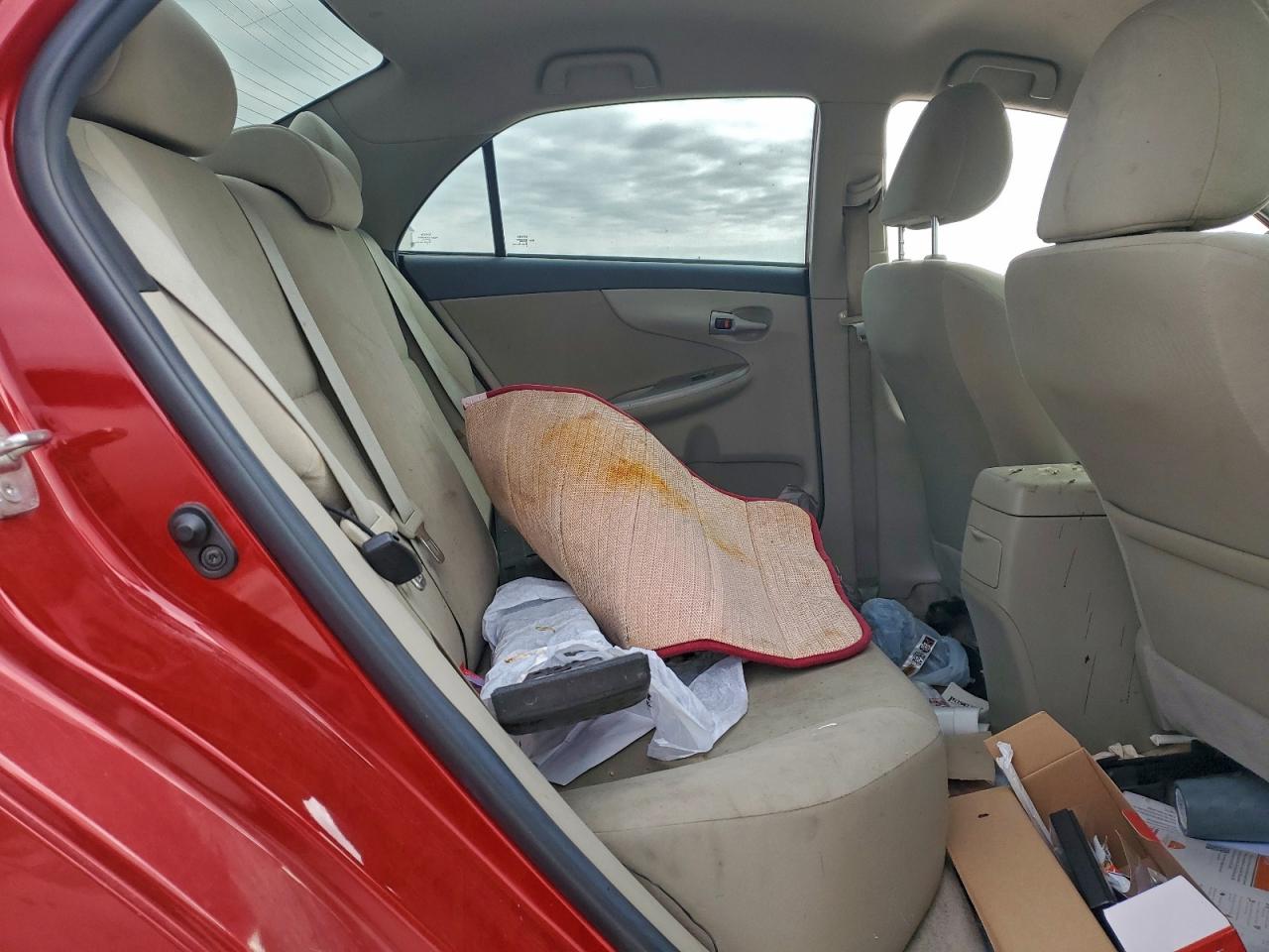 Toyota Corolla Base Image 12