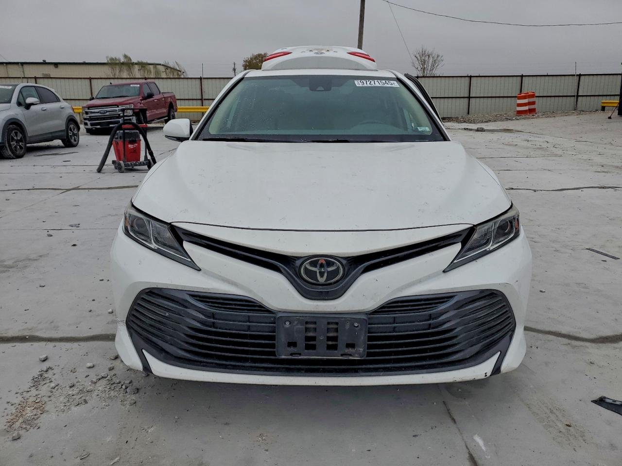 Toyota Camry Le Image 9