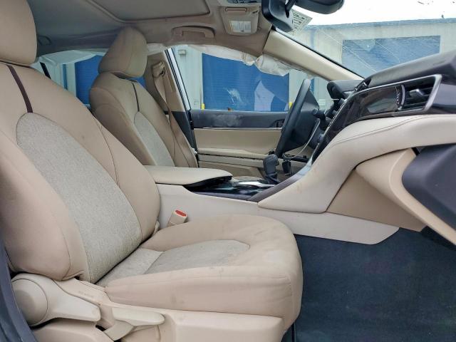 Toyota Camry Le Image 12