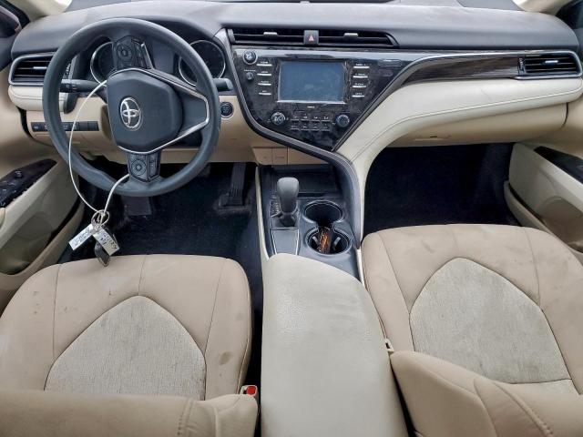 Toyota Camry Le Image 4