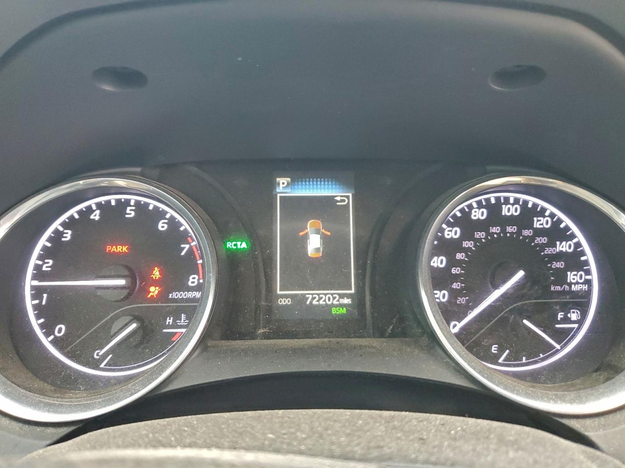 Toyota Camry Le Image 6