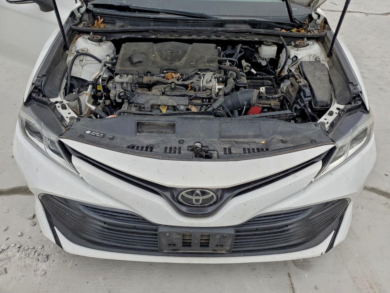 Toyota Camry Le Image 11