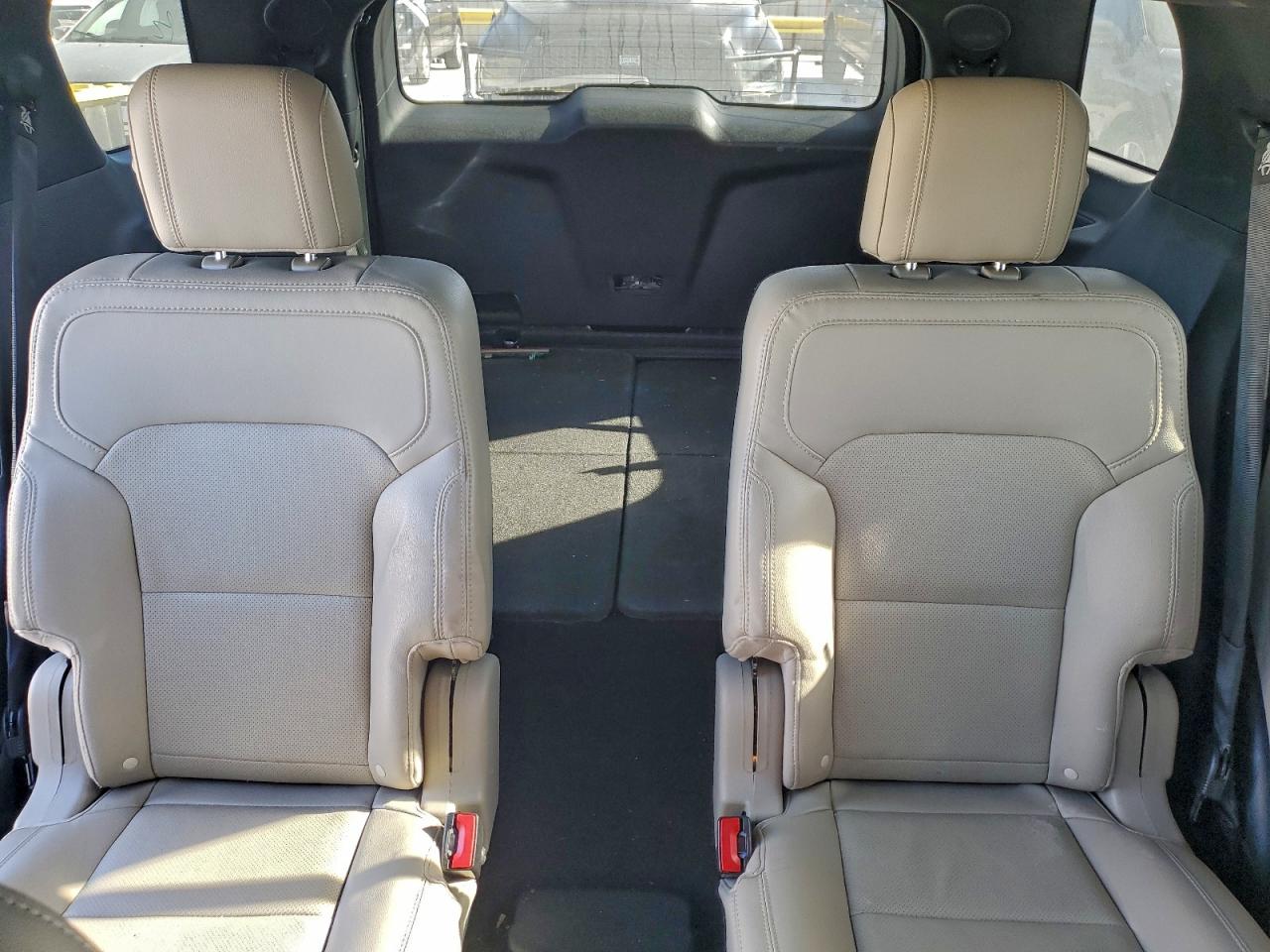 Ford Explorer Limited Image 4