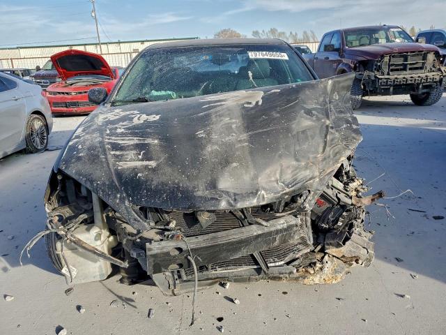 Toyota Camry Le Image 3