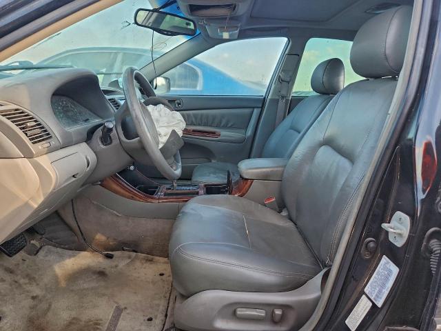 Toyota Camry Le Image 13