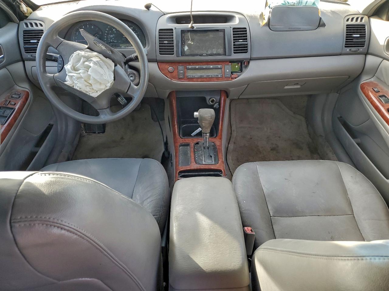 Toyota Camry Le Image 7