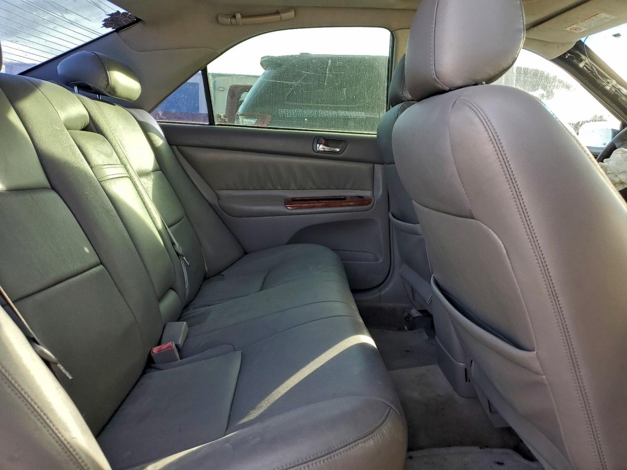 Toyota Camry Le Image 10