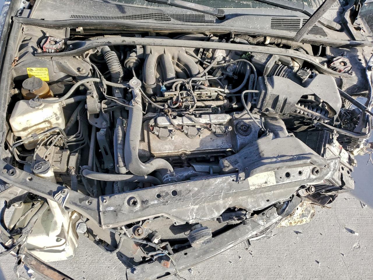 Toyota Camry Le Image 4