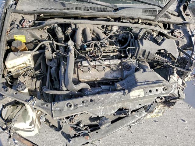 Toyota Camry Le Image 4