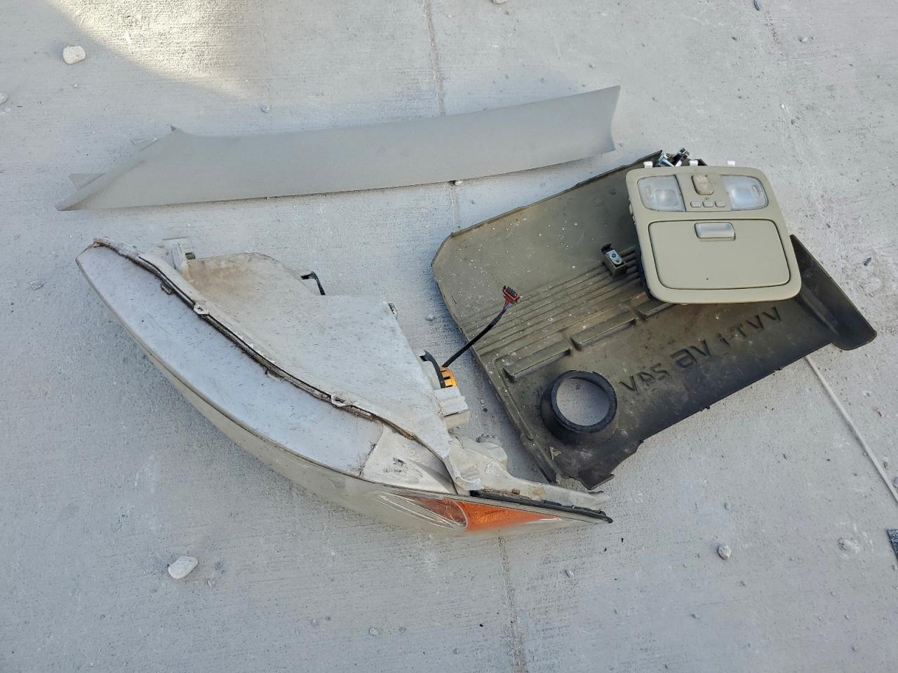 Toyota Camry Le Image 11