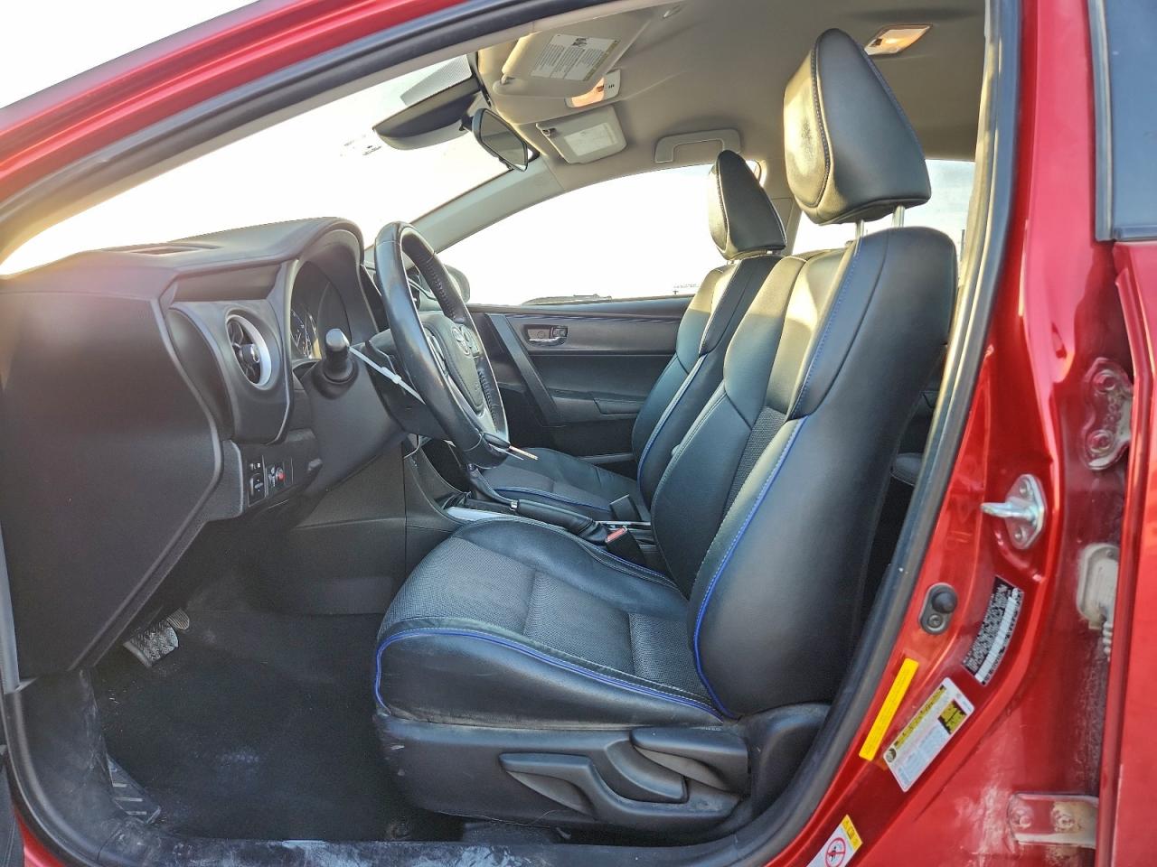 Toyota Corolla L Image 11