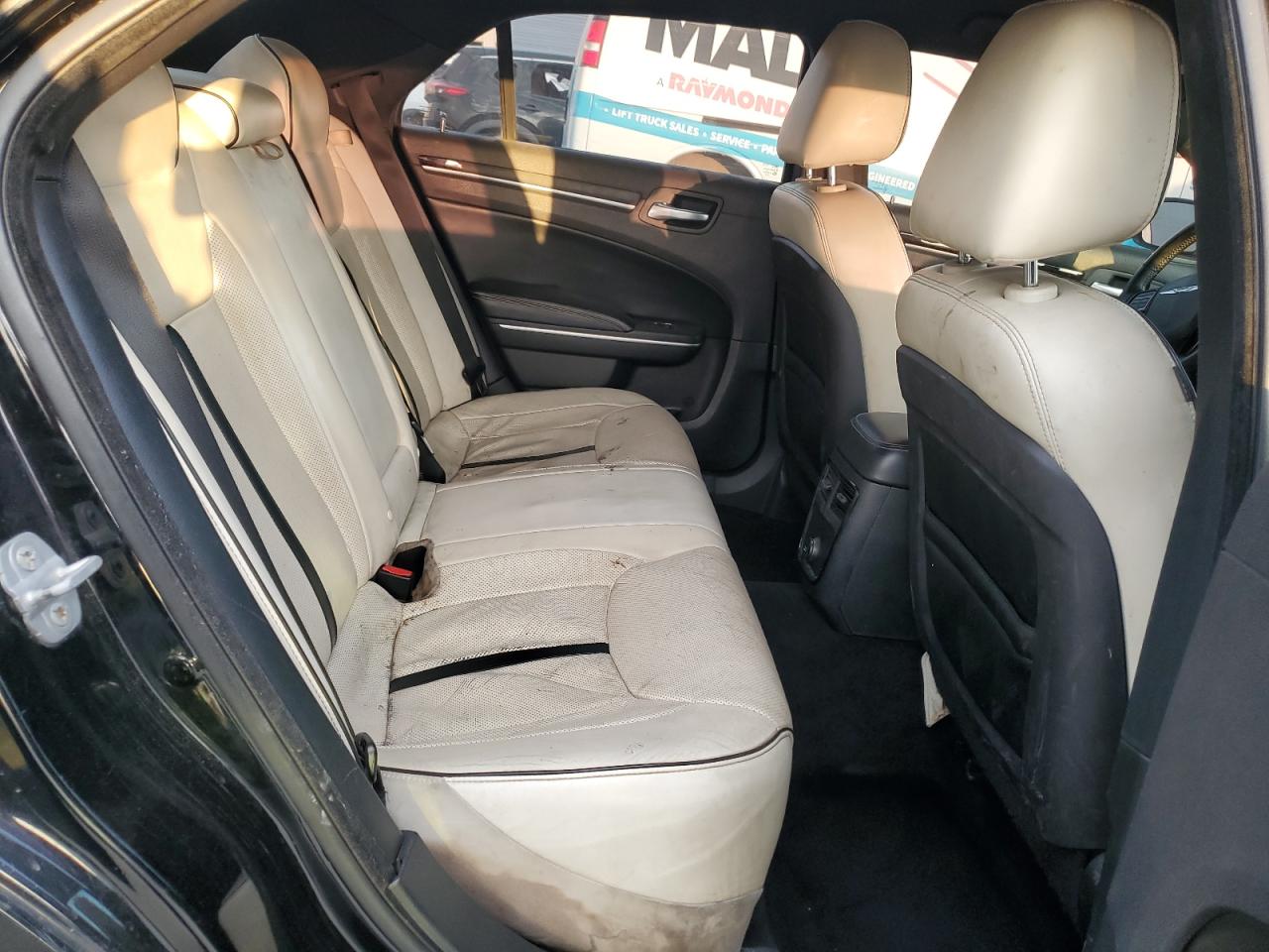 Chrysler 300 Image 12