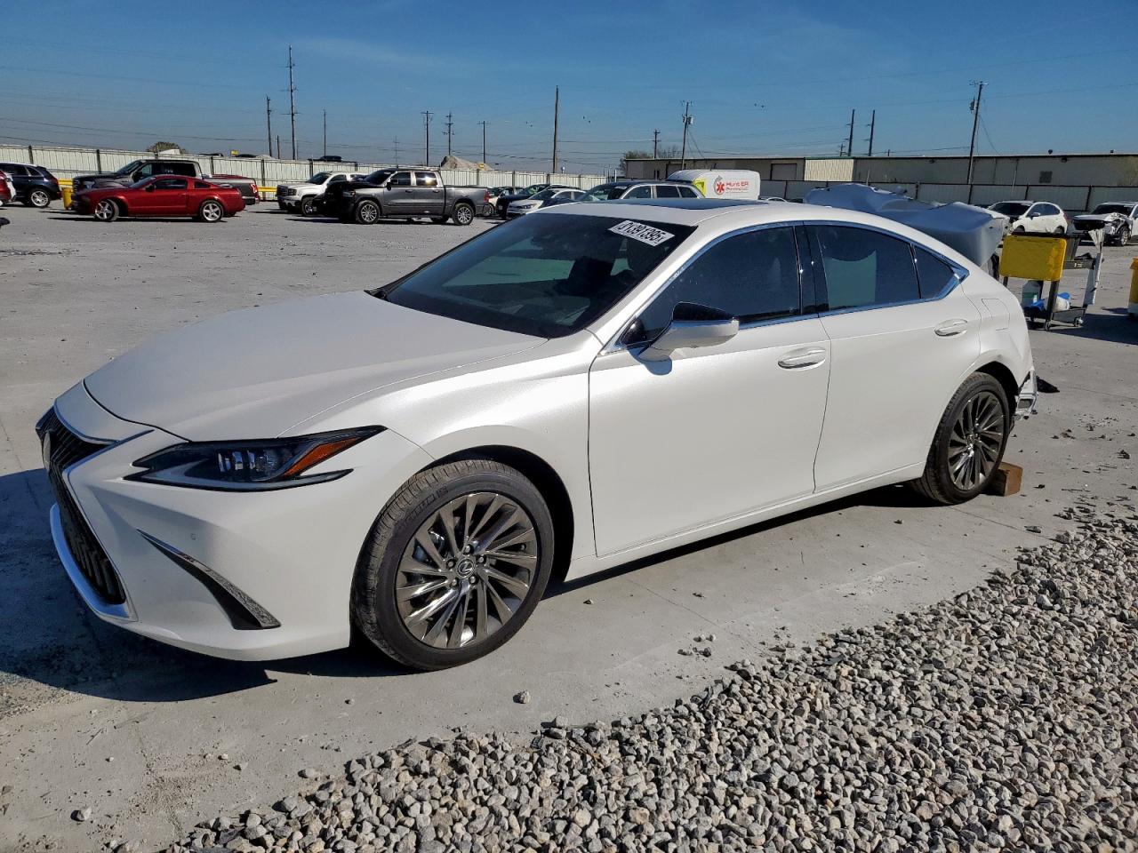 Lexus Es 300h Base Image 1