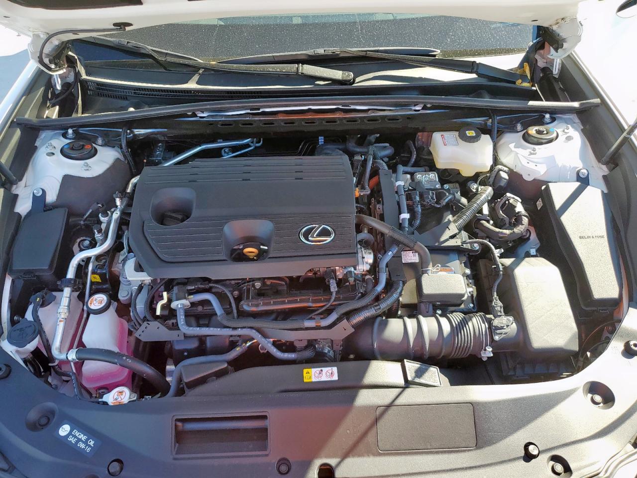 Lexus Es 300h Base Image 9