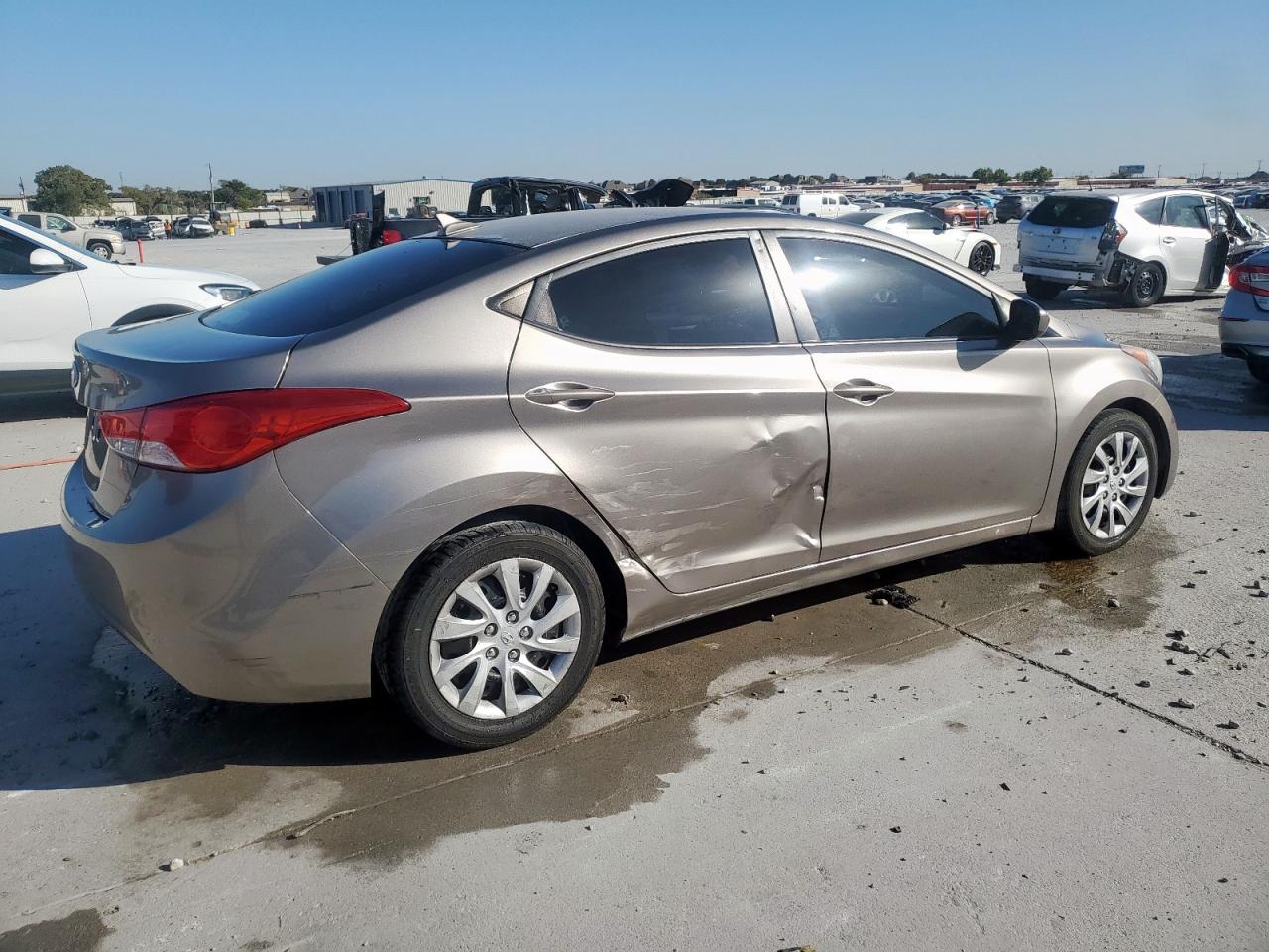 Hyundai ELANTRA Gls Image 12