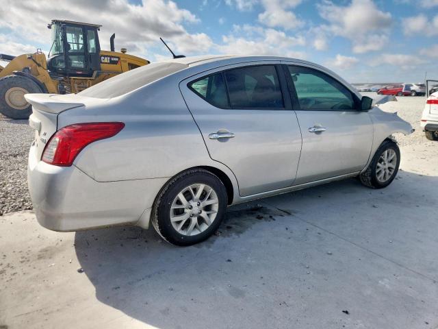 Nissan Versa S Image 2
