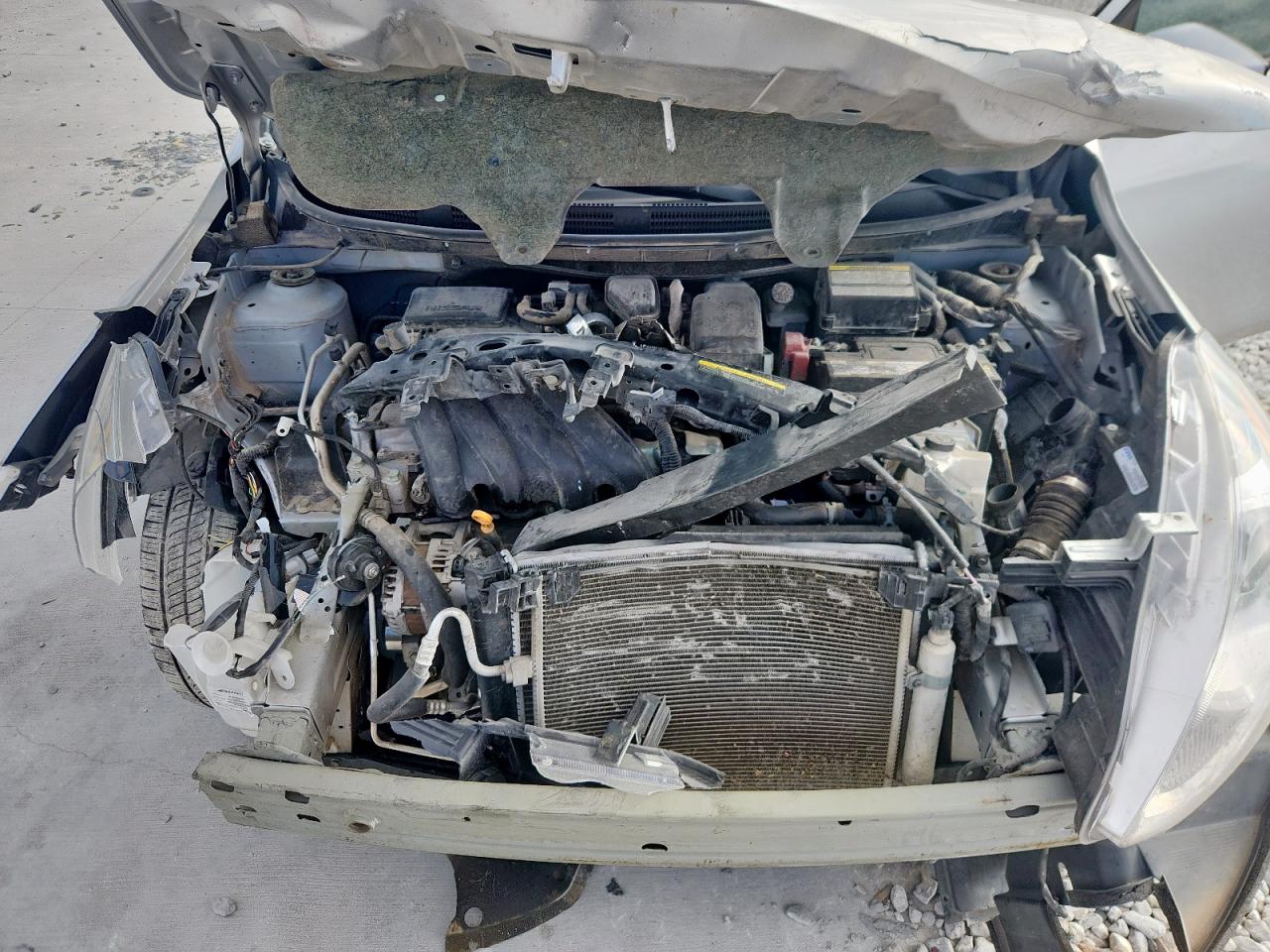 Nissan Versa S Image 9