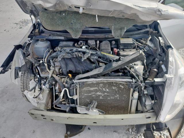 Nissan Versa S Image 9