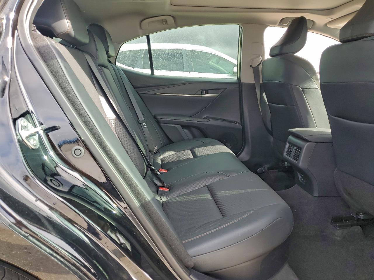 Toyota Camry Xse Image 12