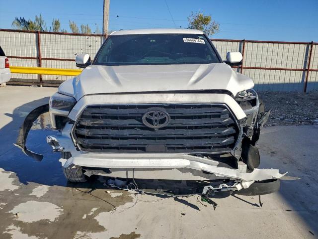 Toyota Sequoia Sr5 Image 4