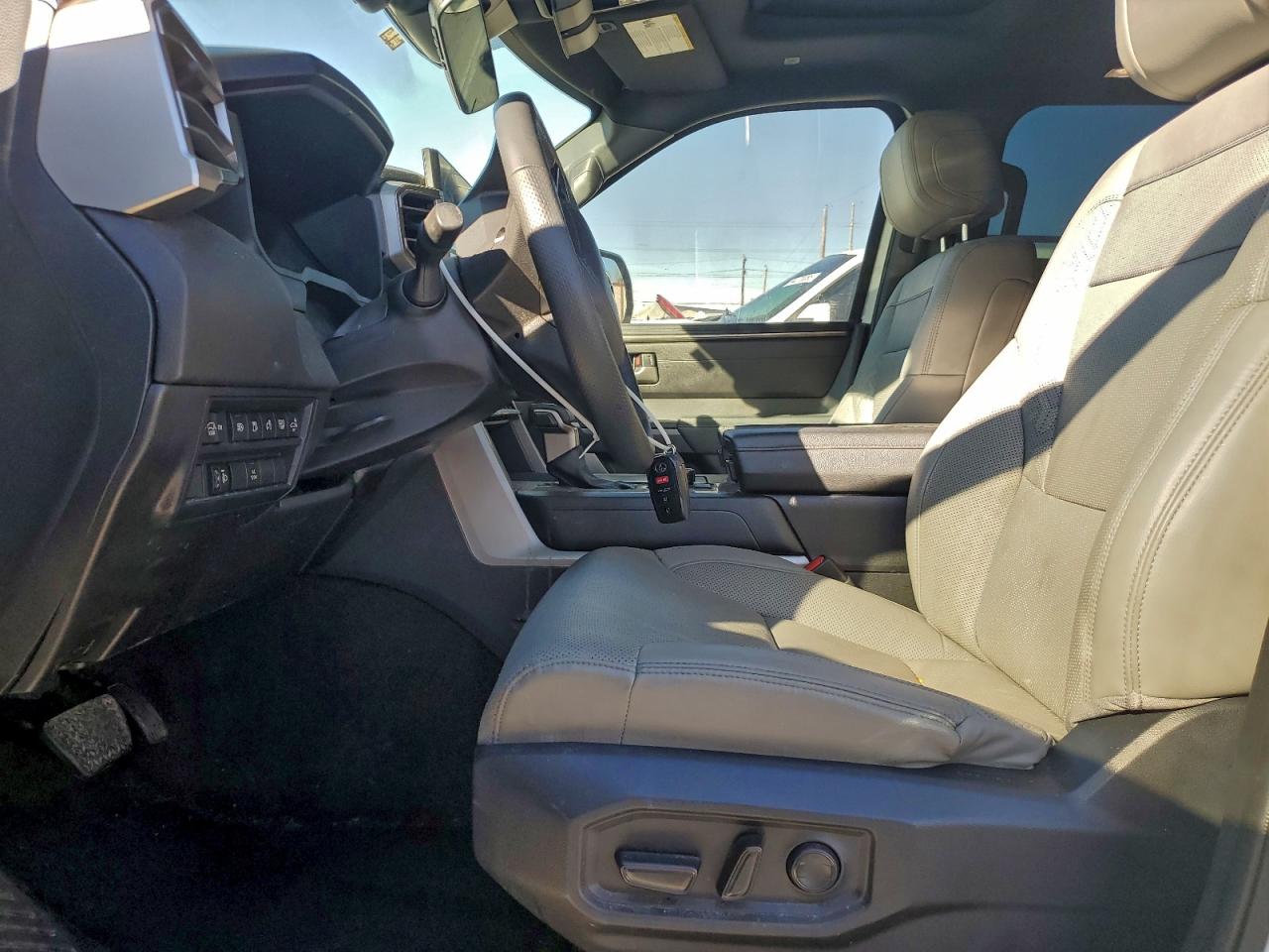 Toyota Sequoia Sr5 Image 14