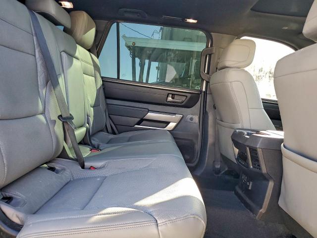 Toyota Sequoia Sr5 Image 2