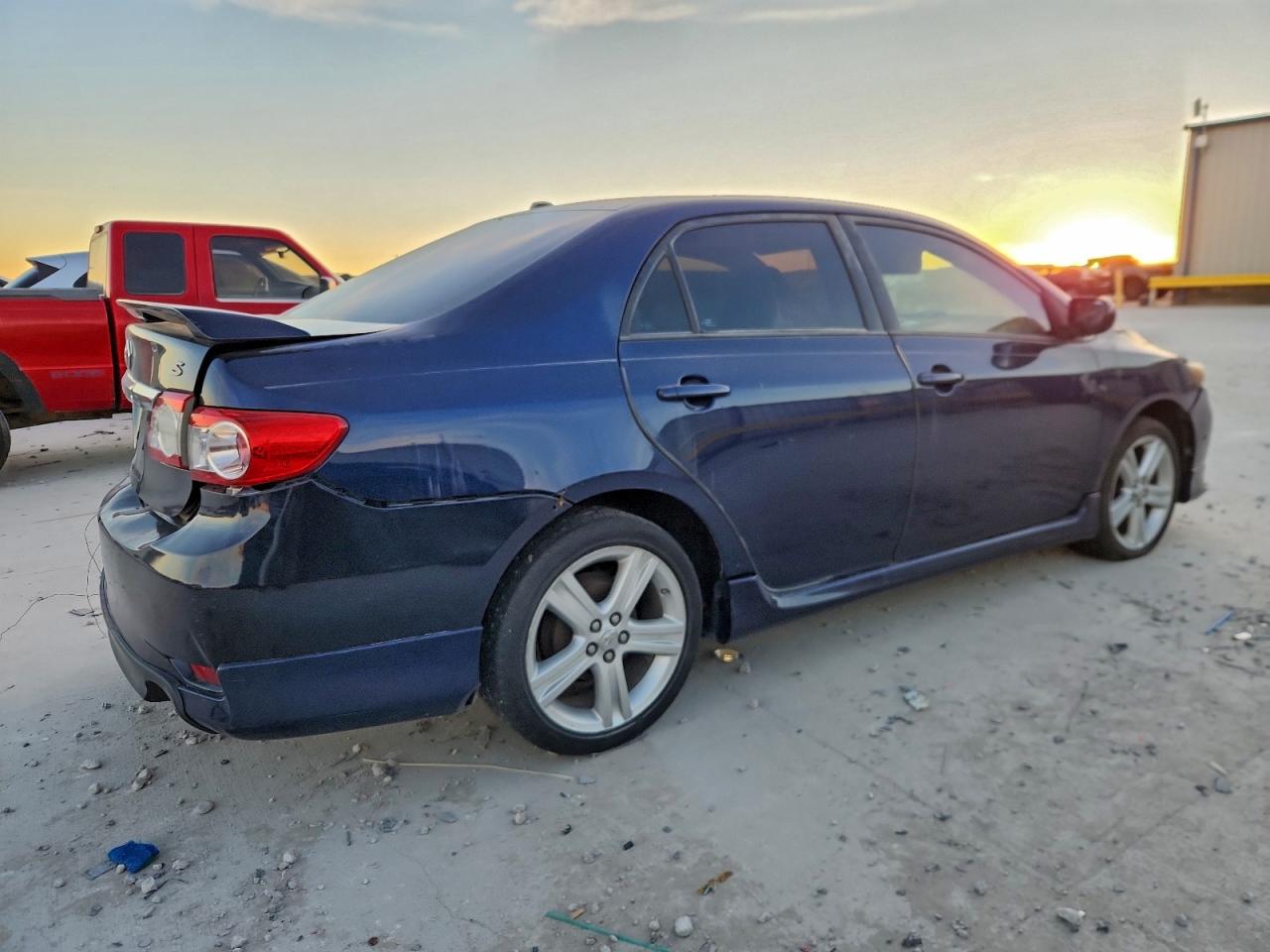 Toyota Corolla Base Image 6