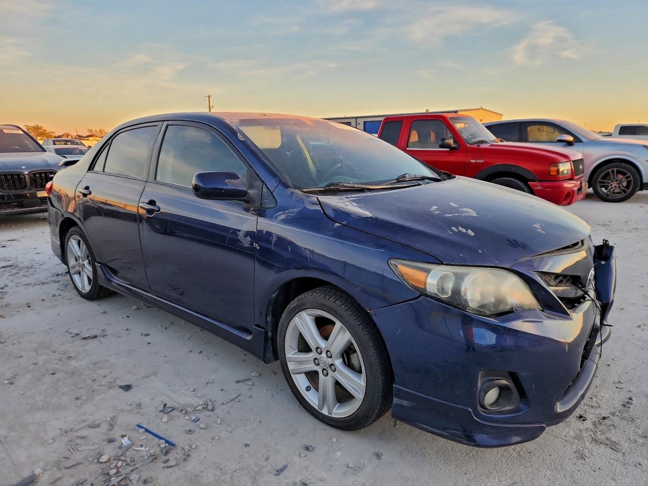 Toyota Corolla Base Image 8