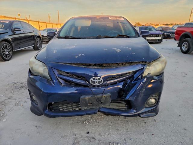 Toyota Corolla Base Image 10