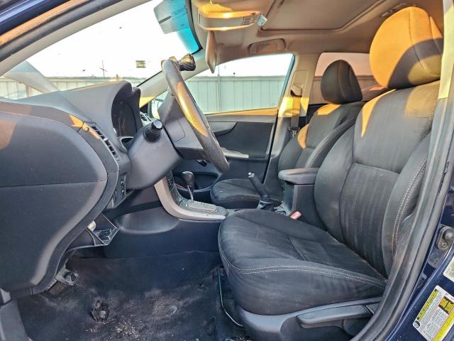 Toyota Corolla Base Image 9