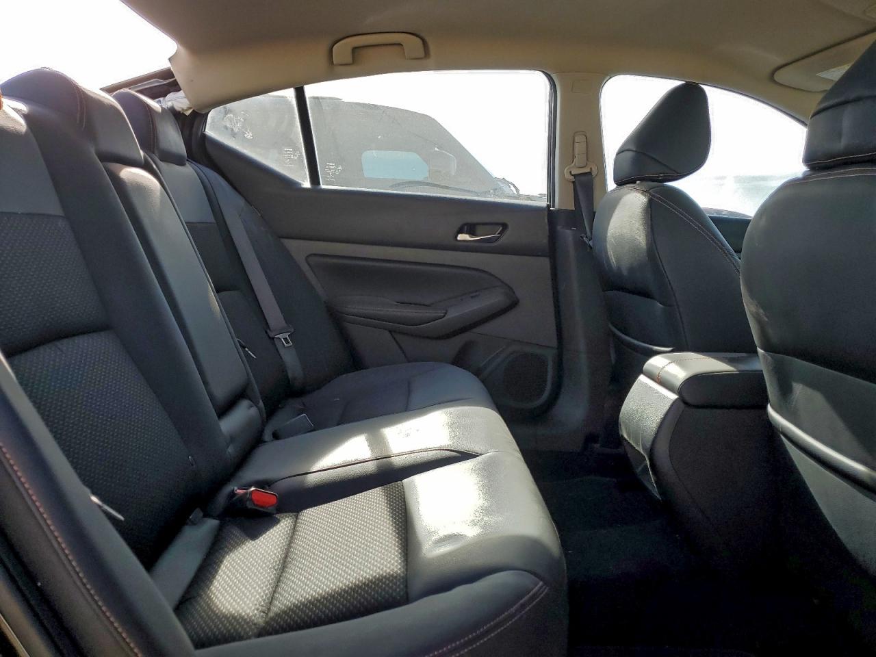 Nissan Altima Sr Image 8