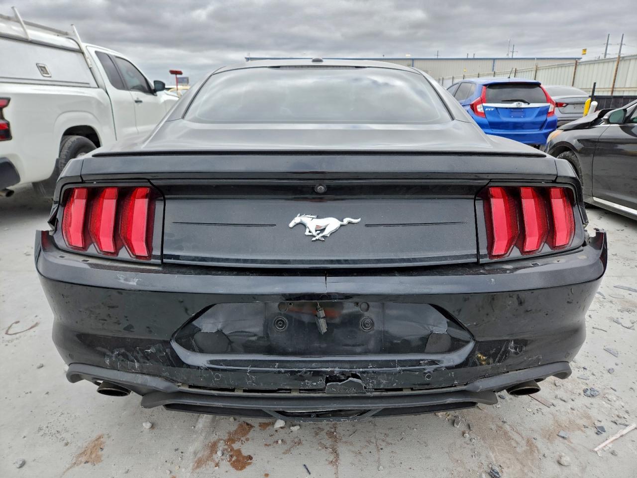 Ford Mustang Image 3