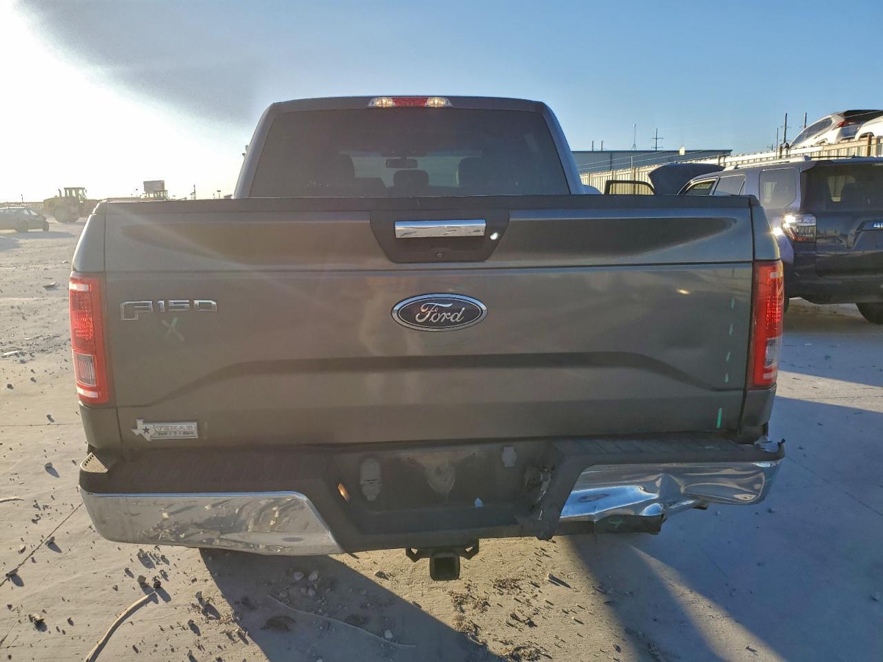 Ford F-150 Supercrew Image 6