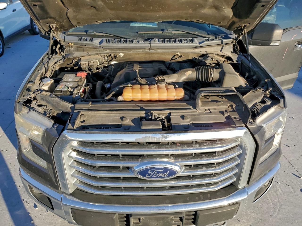 Ford F-150 Supercrew Image 2