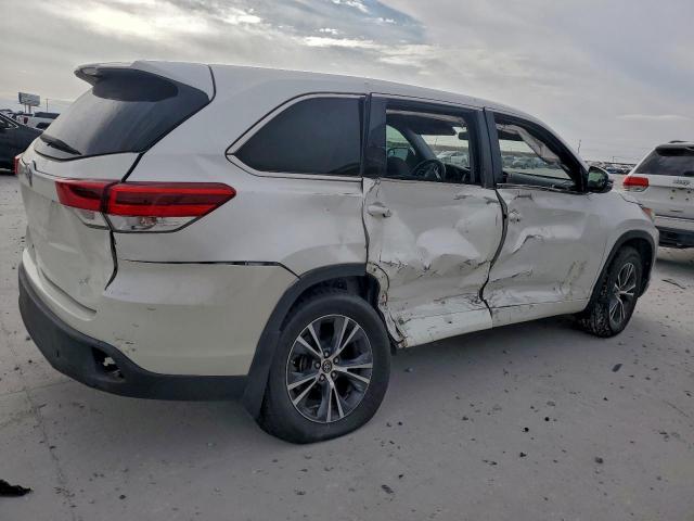 Toyota Highlander Le Image 4