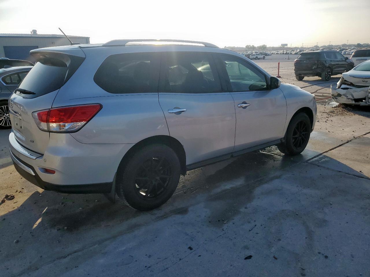 Nissan Pathfinder S Image 13