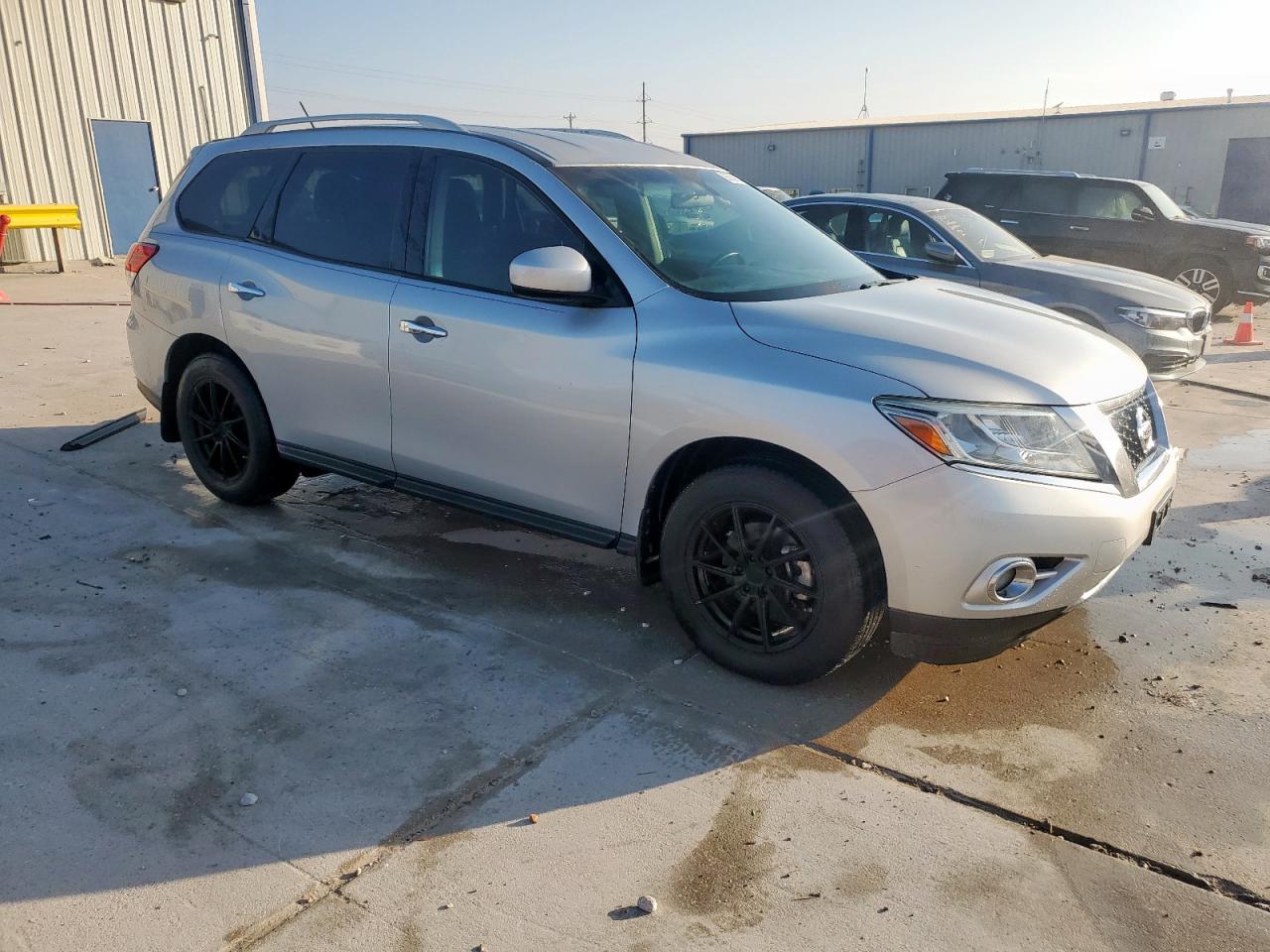 Nissan Pathfinder S Image 6