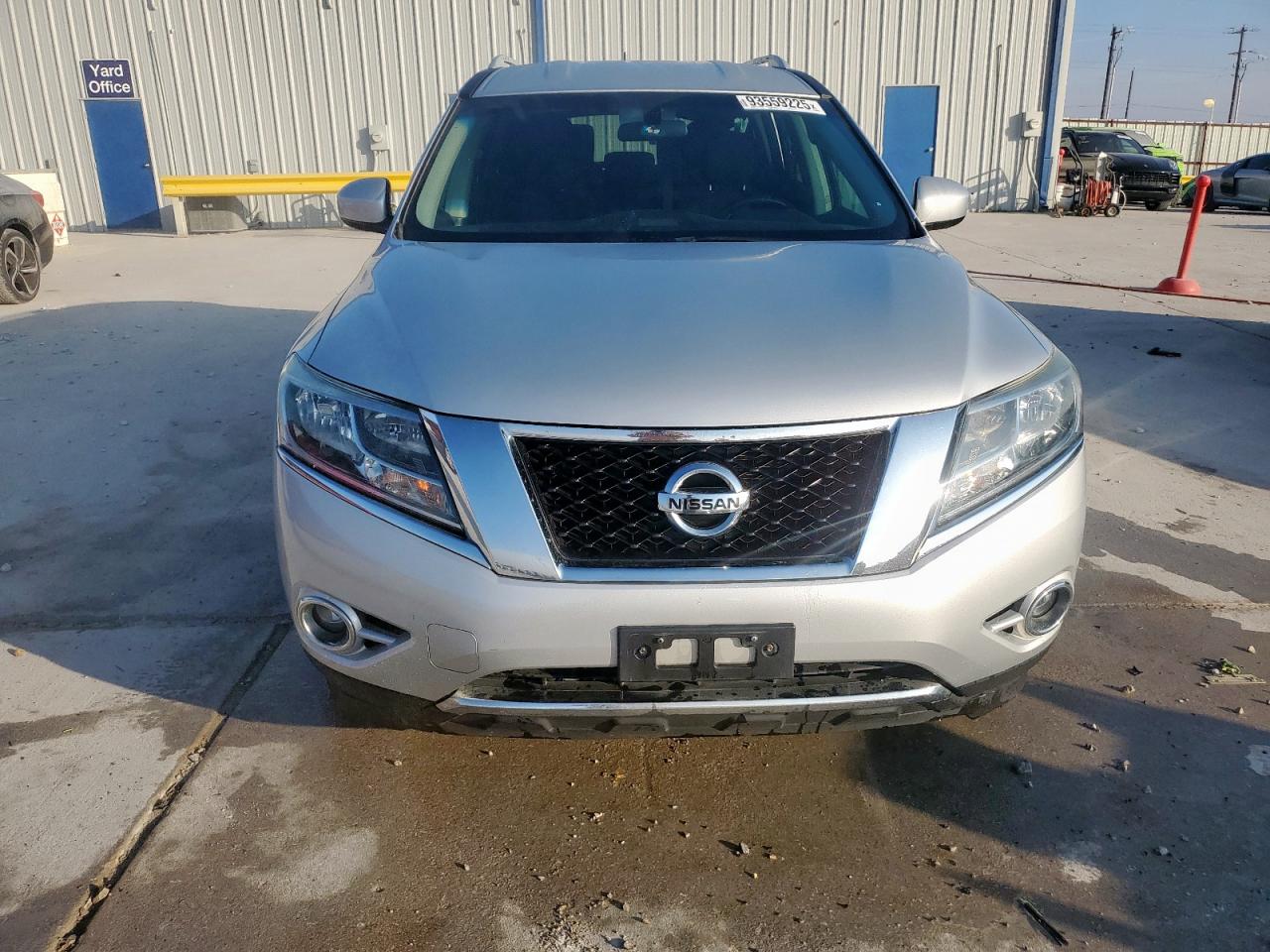 Nissan Pathfinder S Image 8