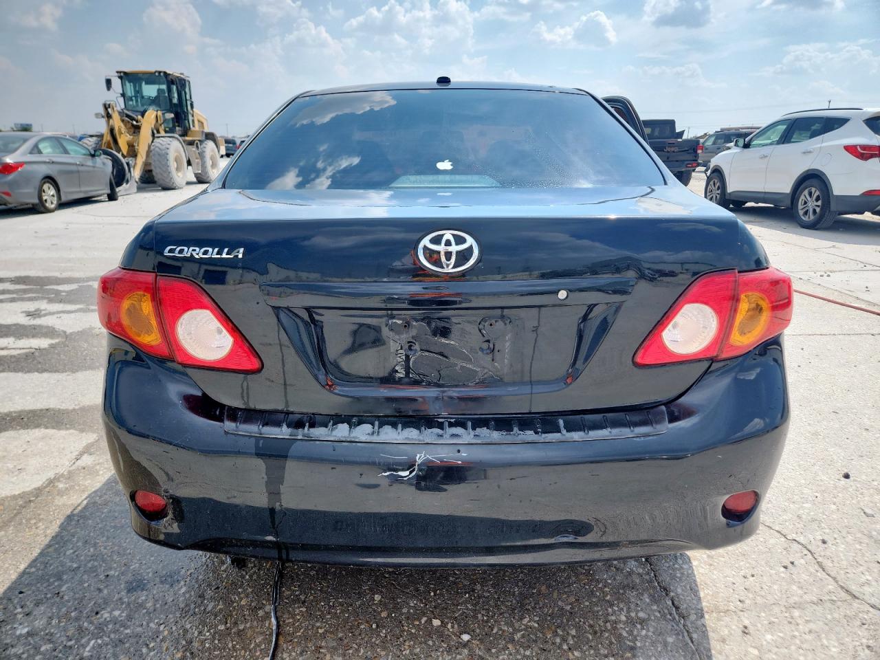 Toyota Corolla Base Image 4