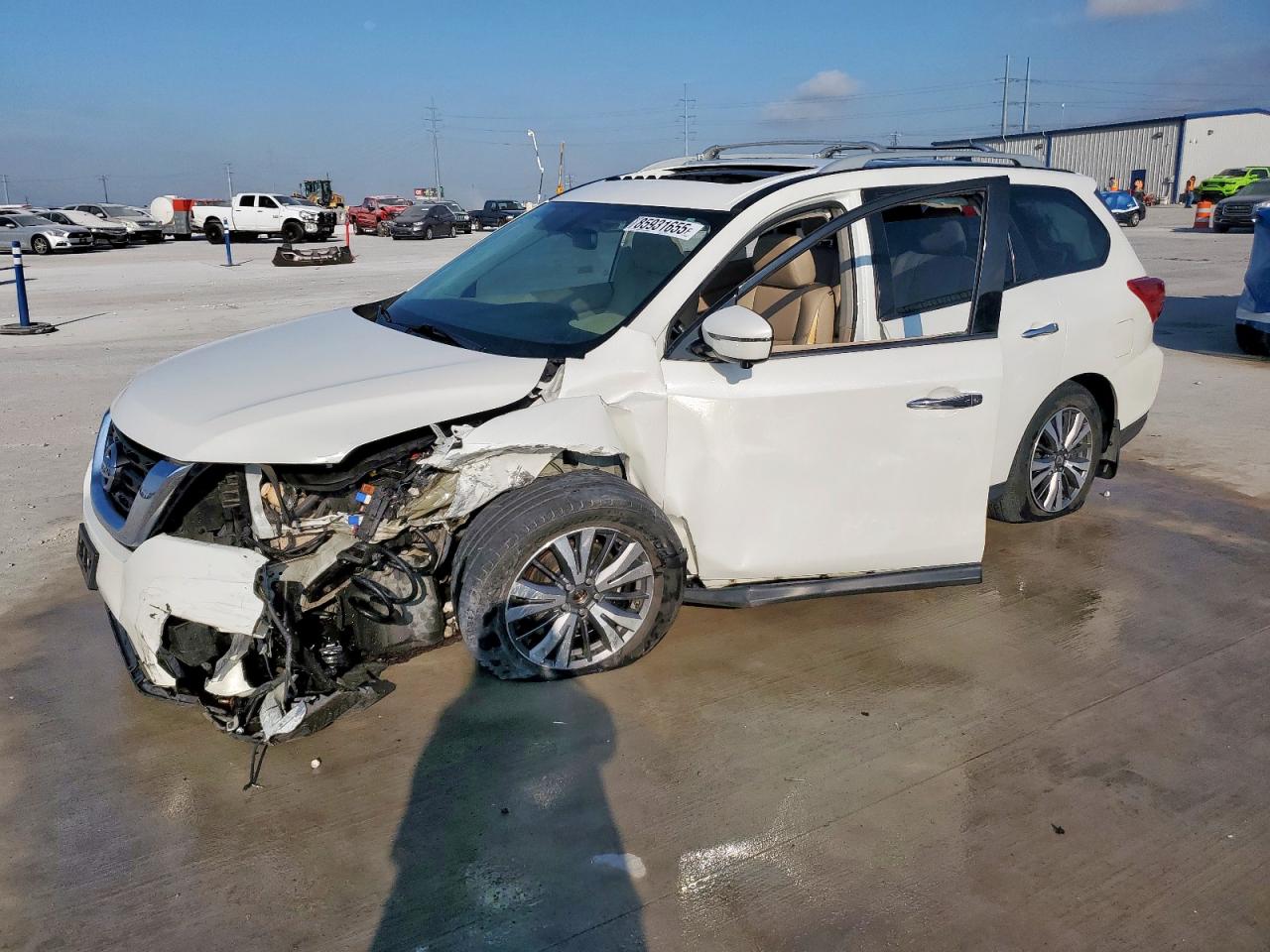 Nissan Pathfinder S Image 1