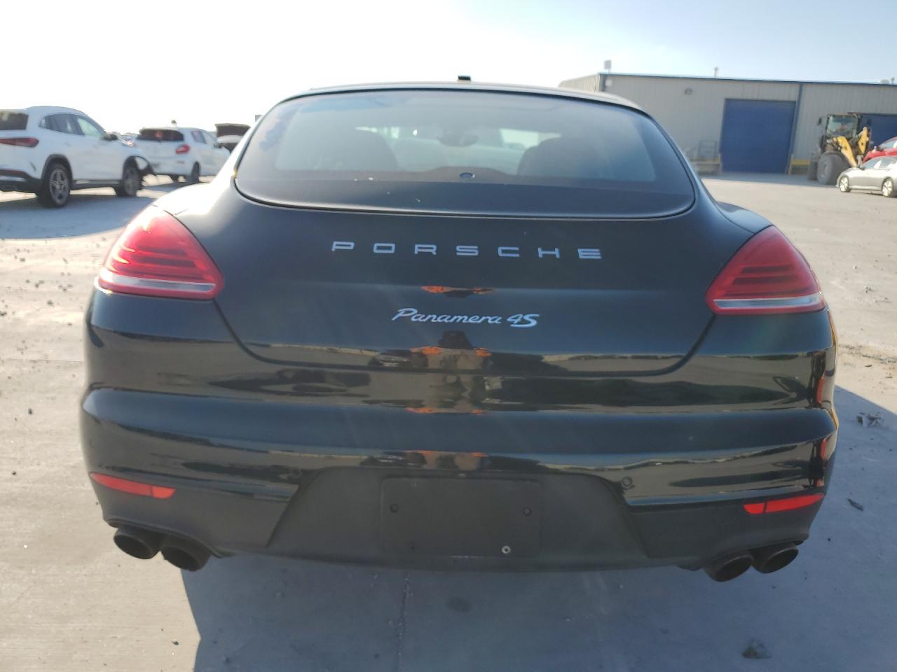 Porsche Panamera S Image 6